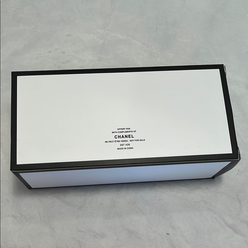 CHANEL Monochrome Storage Box - Picture 2 of 8